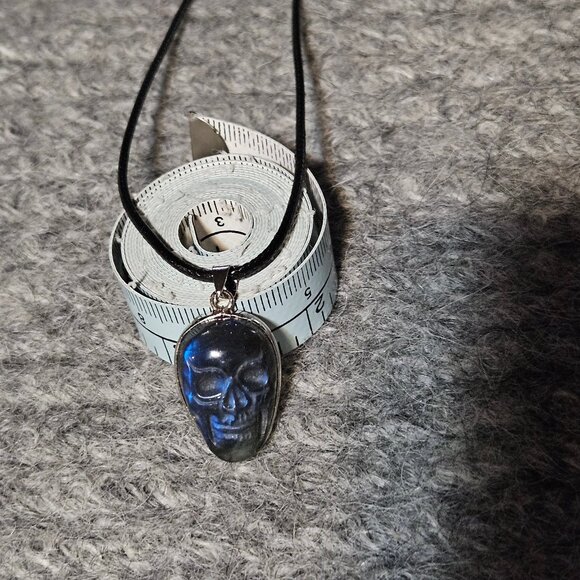 NWOT labradorite gemstone/crystal skull, silver plate, black cord, new - Picture 2 of 5